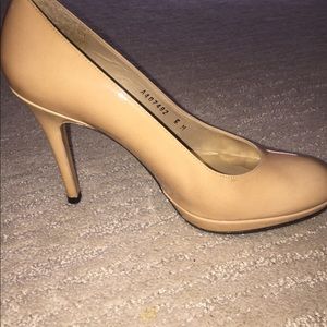 Stuart Weitzman Nude Pump size 6.